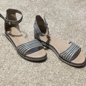 Size 10 Logo grey sandal
